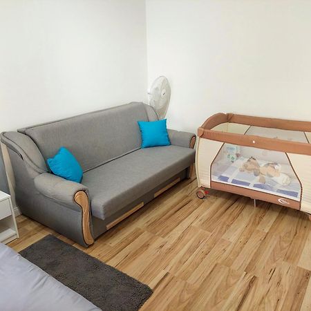 Aweshome City Apartment - 3 Bedrooms And Free Parking Debrecen Luaran gambar