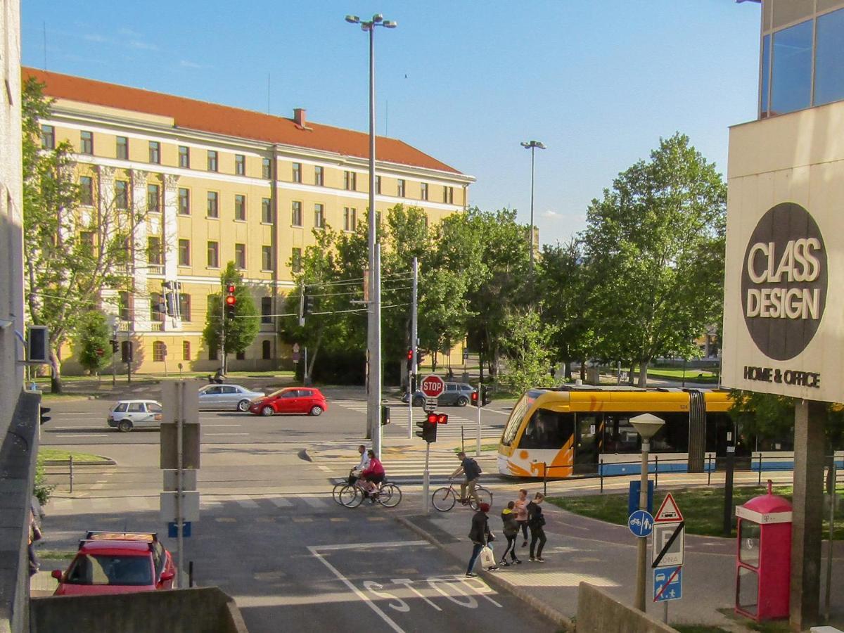 Aweshome City Apartment - 3 Bedrooms And Free Parking Debrecen Luaran gambar
