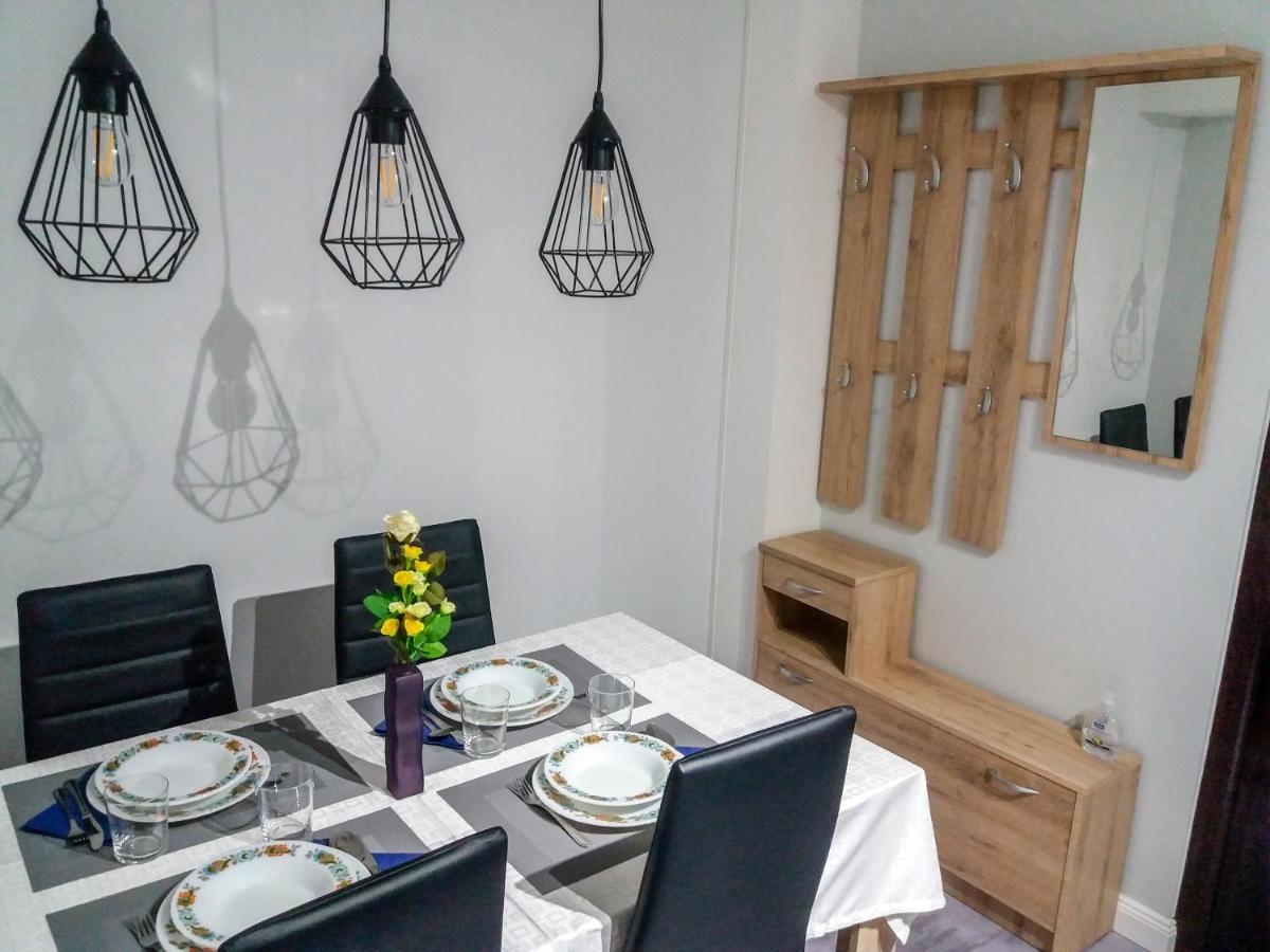 Aweshome City Apartment - 3 Bedrooms And Free Parking Debrecen Luaran gambar