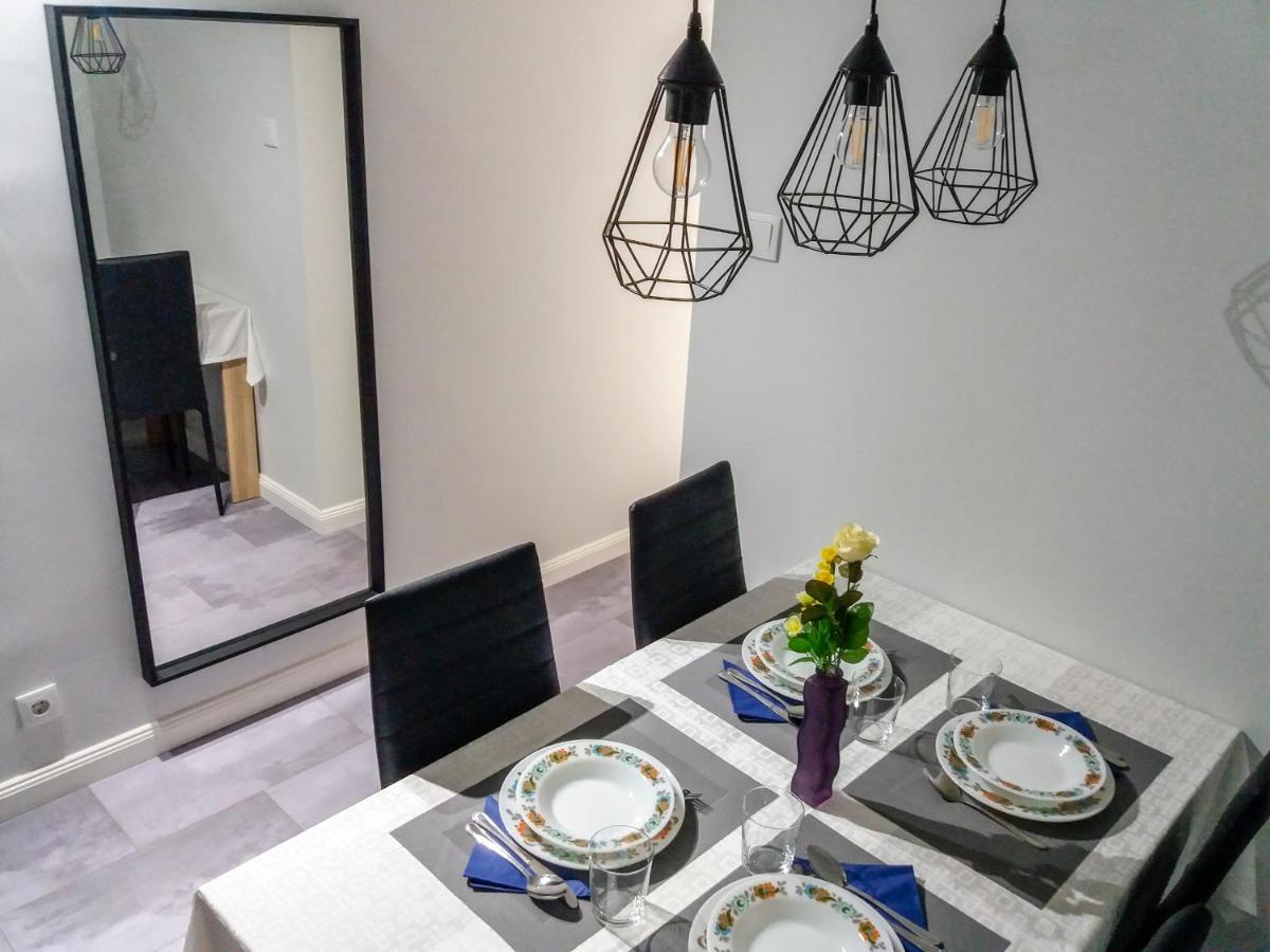 Aweshome City Apartment - 3 Bedrooms And Free Parking Debrecen Luaran gambar