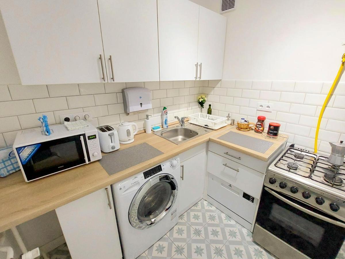 Aweshome City Apartment - 3 Bedrooms And Free Parking Debrecen Luaran gambar