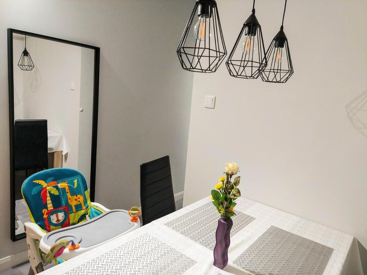 Aweshome City Apartment - 3 Bedrooms And Free Parking Debrecen Luaran gambar