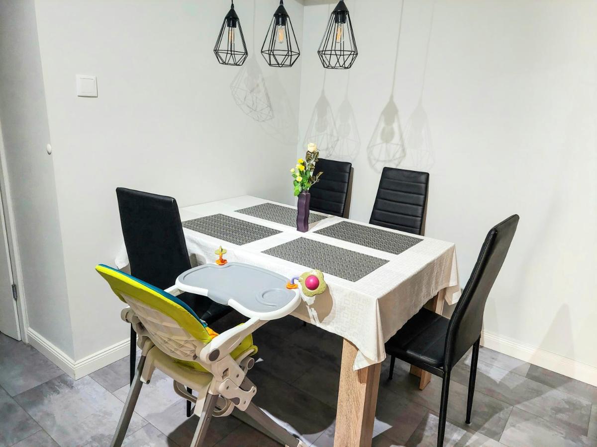 Aweshome City Apartment - 3 Bedrooms And Free Parking Debrecen Luaran gambar