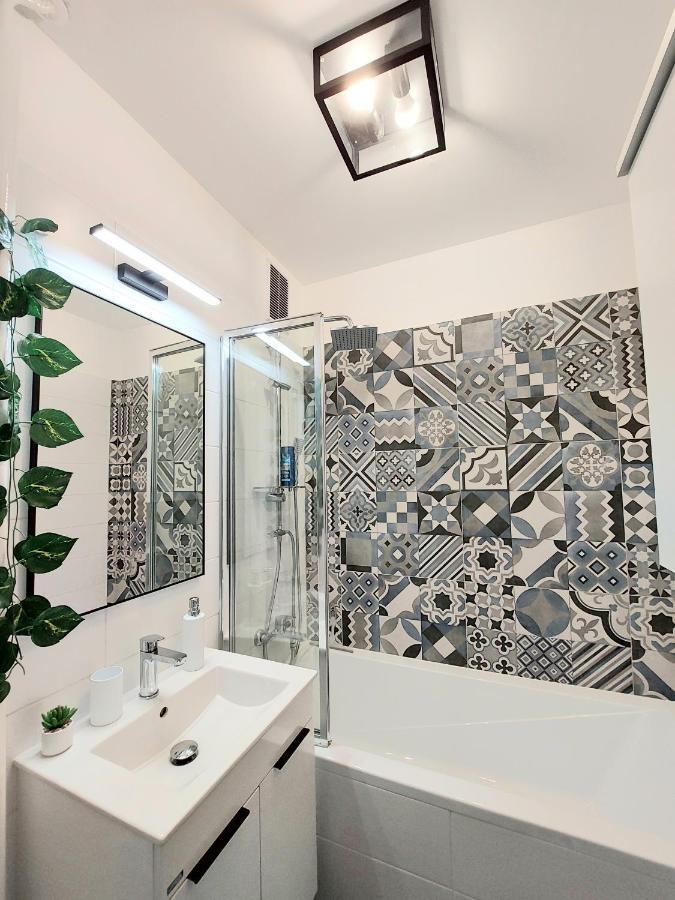 Aweshome City Apartment - 3 Bedrooms And Free Parking Debrecen Luaran gambar