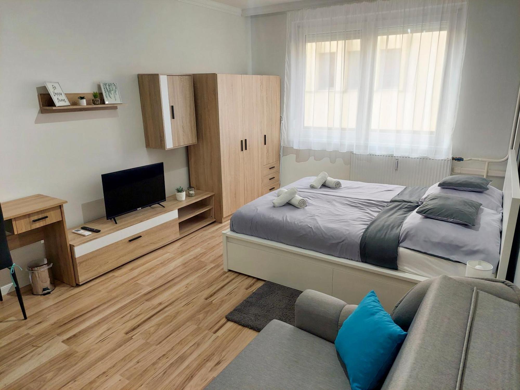 Aweshome City Apartment - 3 Bedrooms And Free Parking Debrecen Luaran gambar