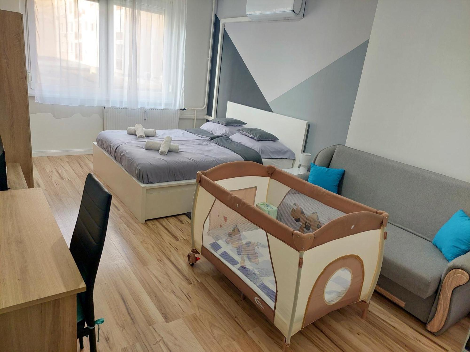 Aweshome City Apartment - 3 Bedrooms And Free Parking Debrecen Luaran gambar